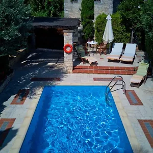 https://katsaneiko.hotelschalkidiki.net